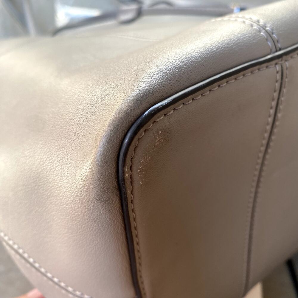 Tory Burch Block T Drawstring 100% Leather Tote B… - image 4